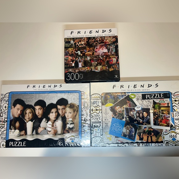 Warner Bros. Other - Friends TV Series Puzzle Set of 3‎